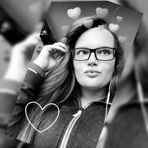 Meet your Posher, Alexia